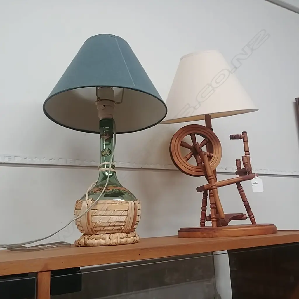 2 TABLE LAMPS Image 1++