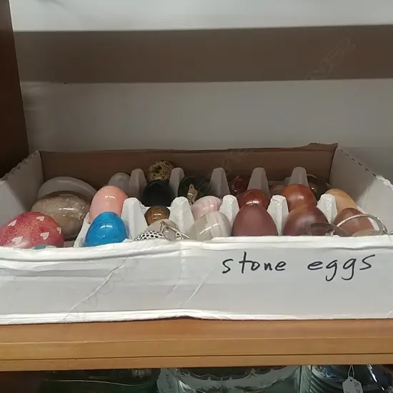 COLLECTION STONE EGGS