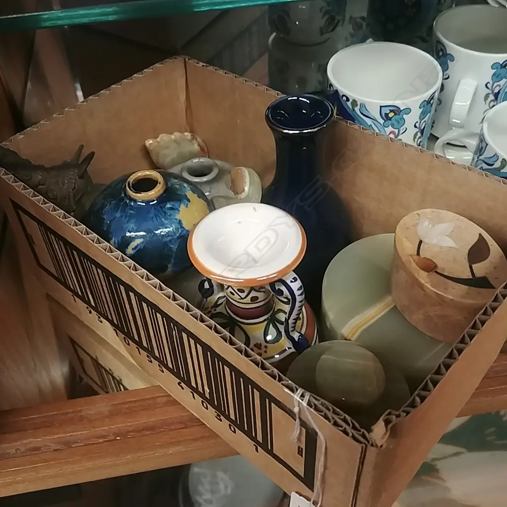 SMALL BOX ONYX BOXES & POTTERY Image 1++