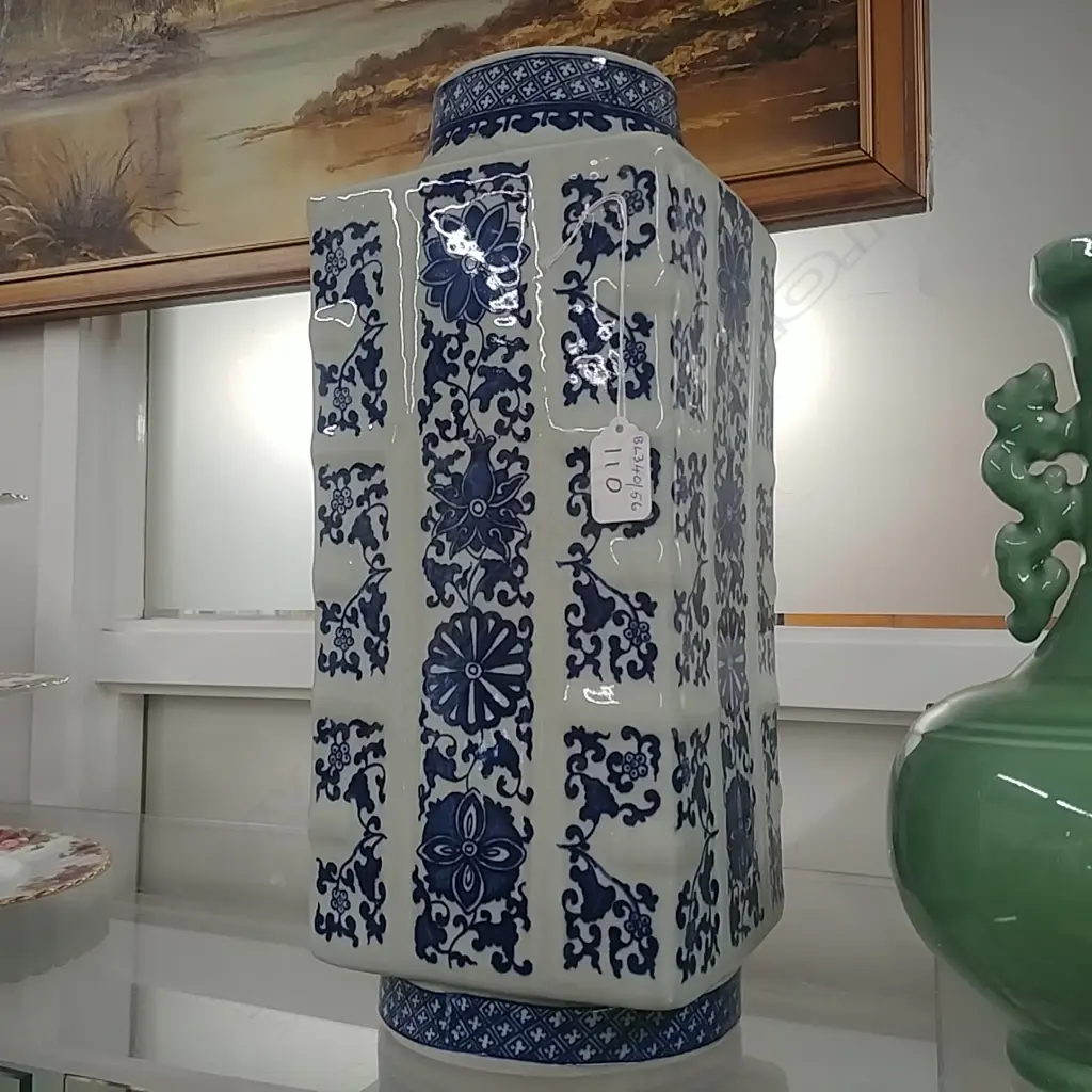 SQUARE B/W TALL CHINESE VASE Image 1++