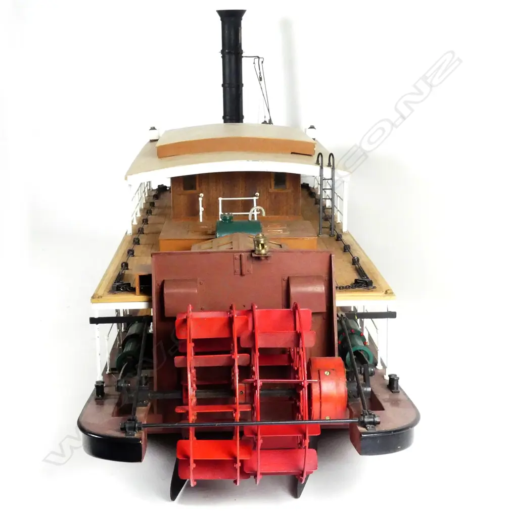 A large model paddle steamer Image 1++