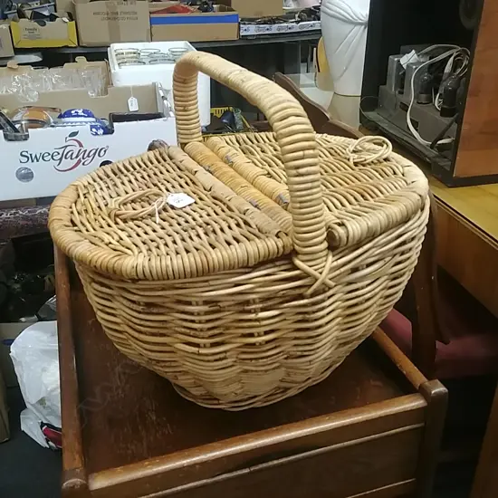 CANE PICNIC BASKET