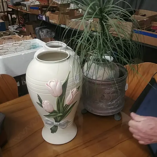 BRENTLEIGH WARE URN+2 VASES + BRASS PLANTER
