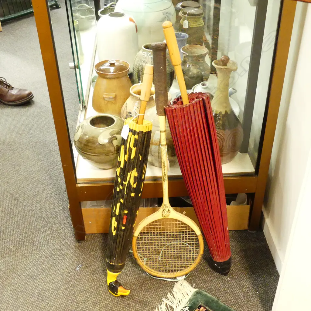 2 VINTAGE PARASOLS + SQUASH RACKET  Image 1++