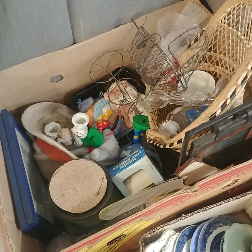 LOT ASST CHILDRENS TOYS ETC Image 1++