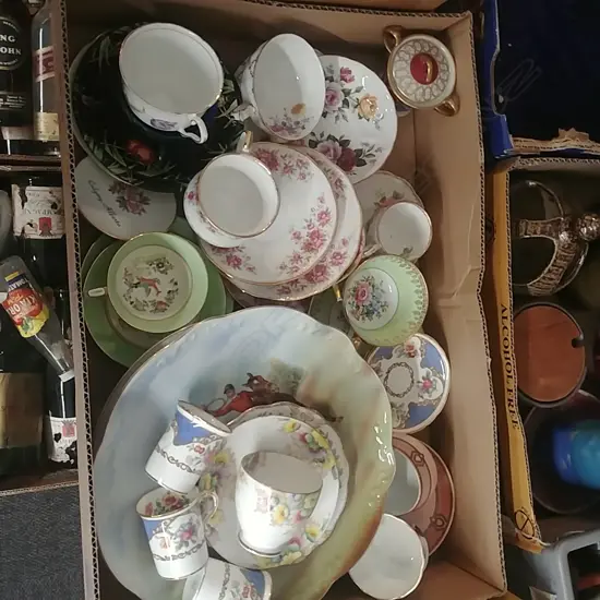 BOX OF TRIOS/PLATES ETC