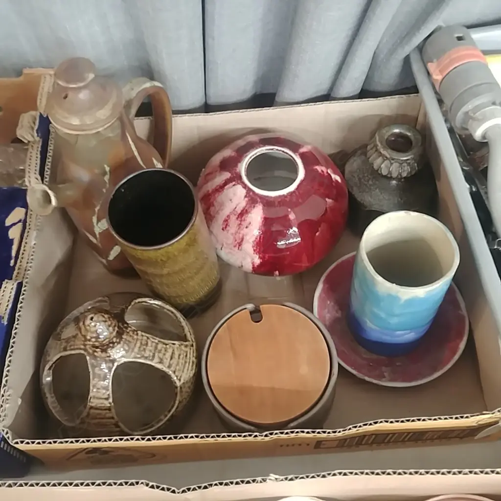 BOX NZ POTTERY. WILF WRIGHT ETC Image 1++
