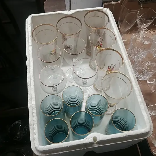 ASST RETRO GLASSES + 4 WINE