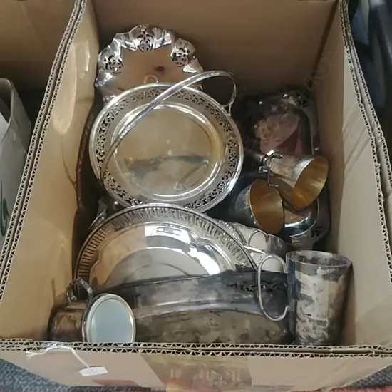 LOT ASSORTED GLASSWARE & EP