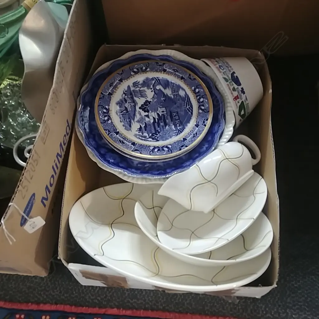 BOX LOT KITCHEN CHINA Image 1++