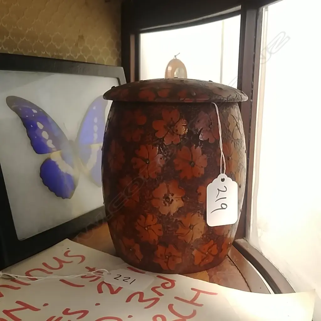 FOLK ART POKER WORK LIDDED BOX Image 1++