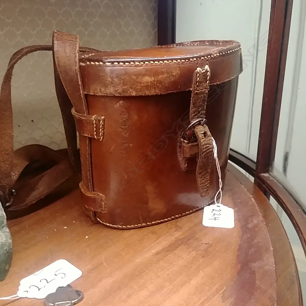 MEDIUM SIZED BINOCULARS Image 1++