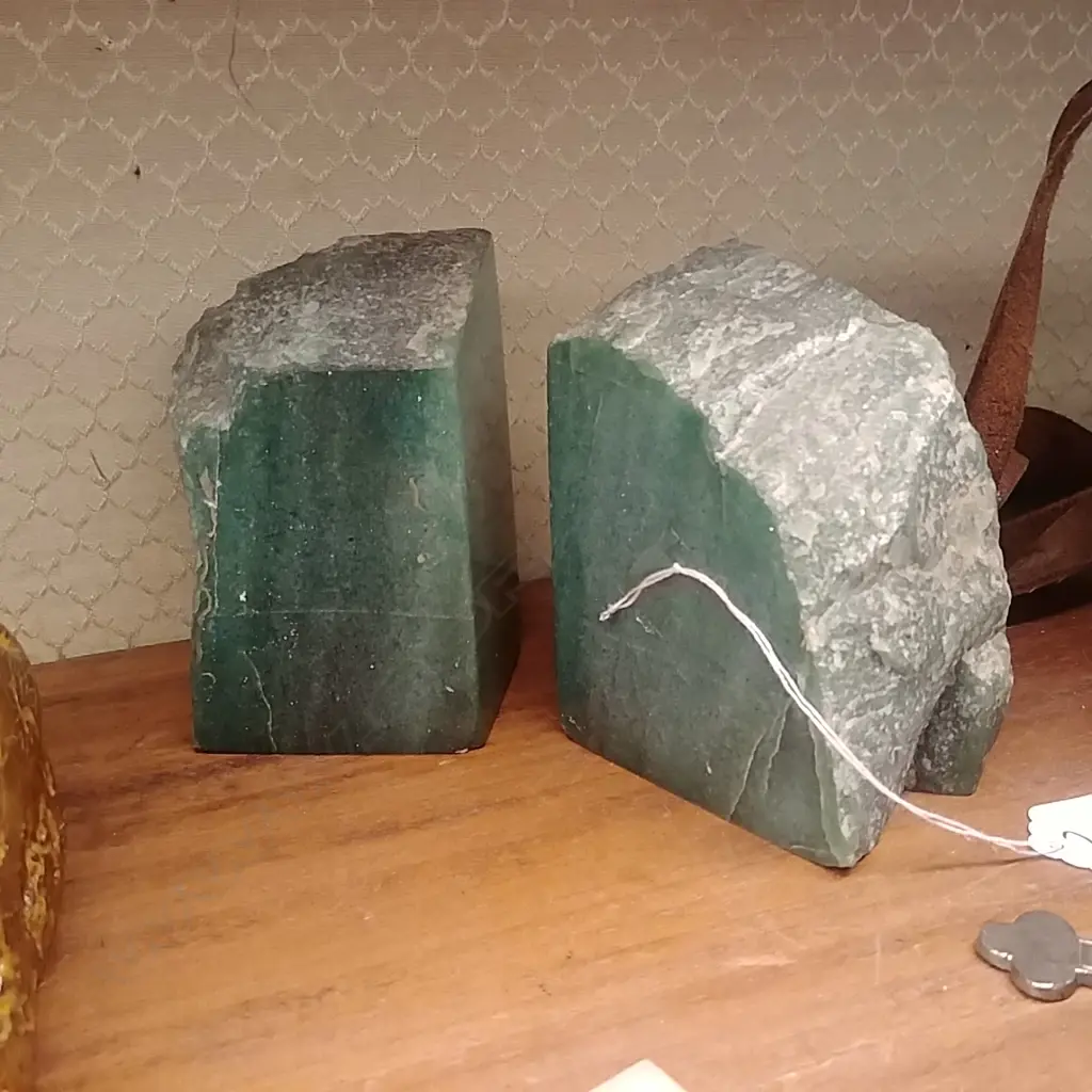 PR OF POUNAMU BOOKENDS Image 1++