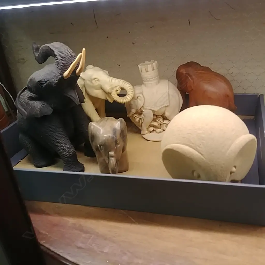 BOX OF 6 ELEPHANT ORNS Image 1++