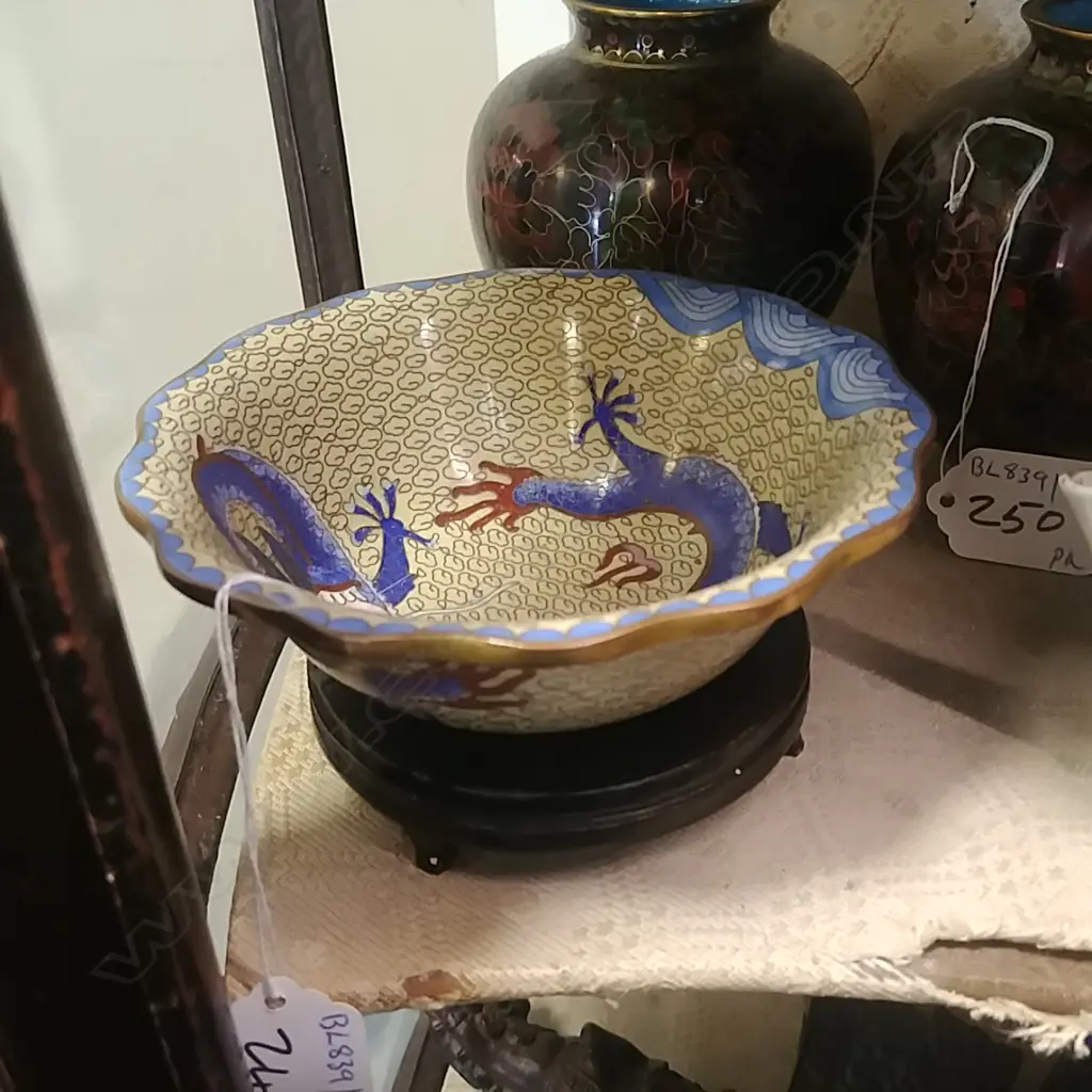 CLOISONE BOWL DRAGON PATTERN ON STAND Image 1++