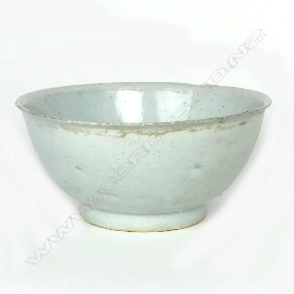 A Chinese pale celadon ceramic bowl Image 1++