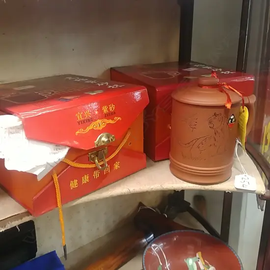 2 ICHING LIDDED TEA MUGS