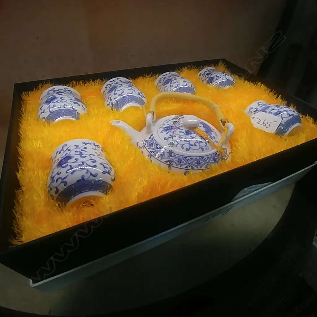 BOXED CHINESE B/W TEASET Image 1++