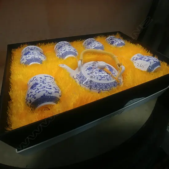 BOXED CHINESE B/W TEASET