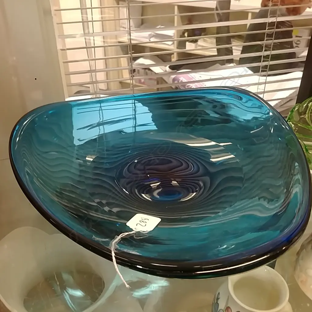  ART GLASS, BLUE DISH Image 1++