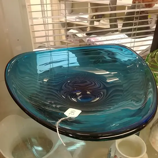  ART GLASS, BLUE DISH