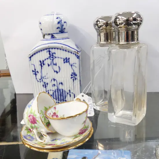 2 MINIATURE C/SAUCERS/2 SCENTS +CADDY