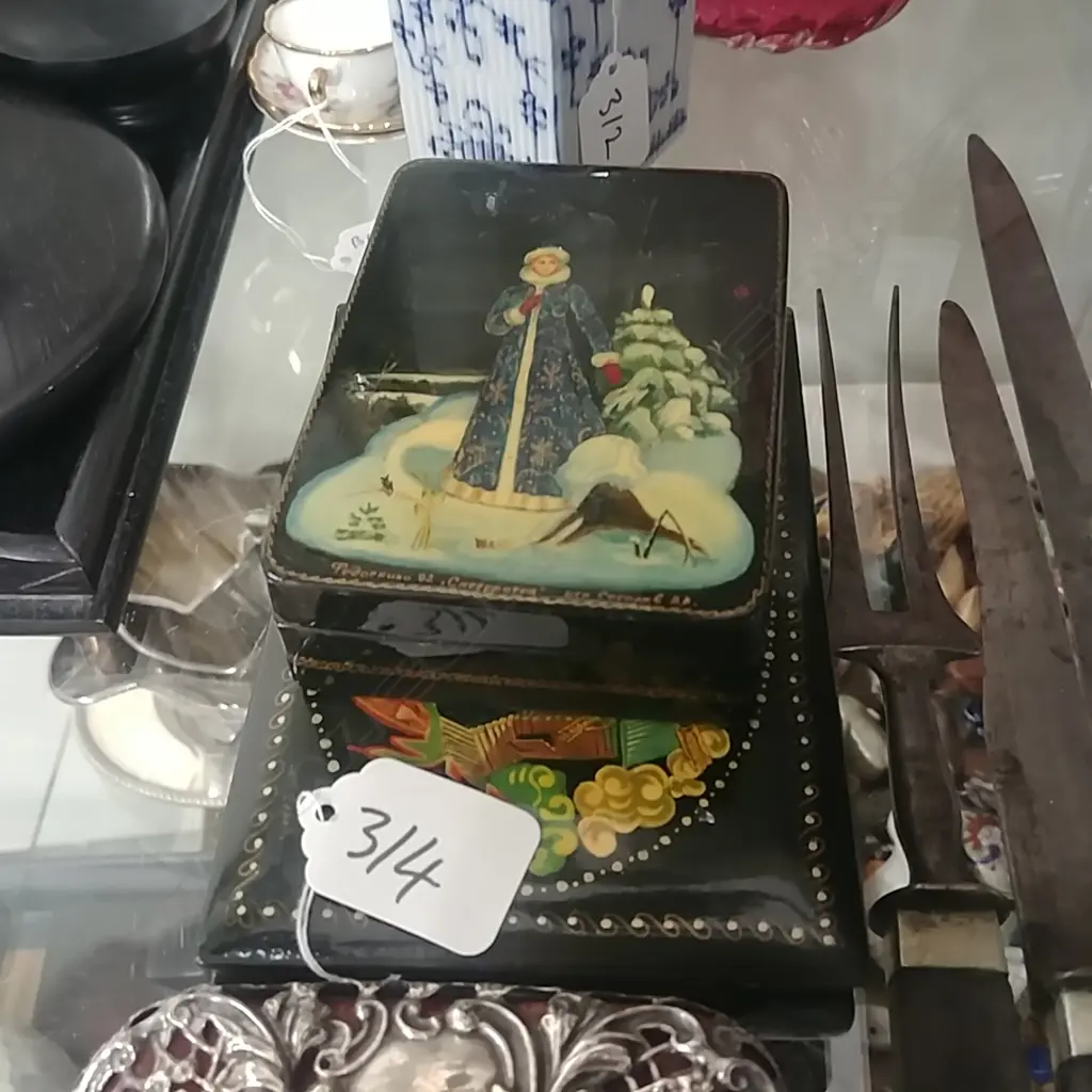 2 RUSSIAN HAND PAINTED TRINKET BOXES Image 1++