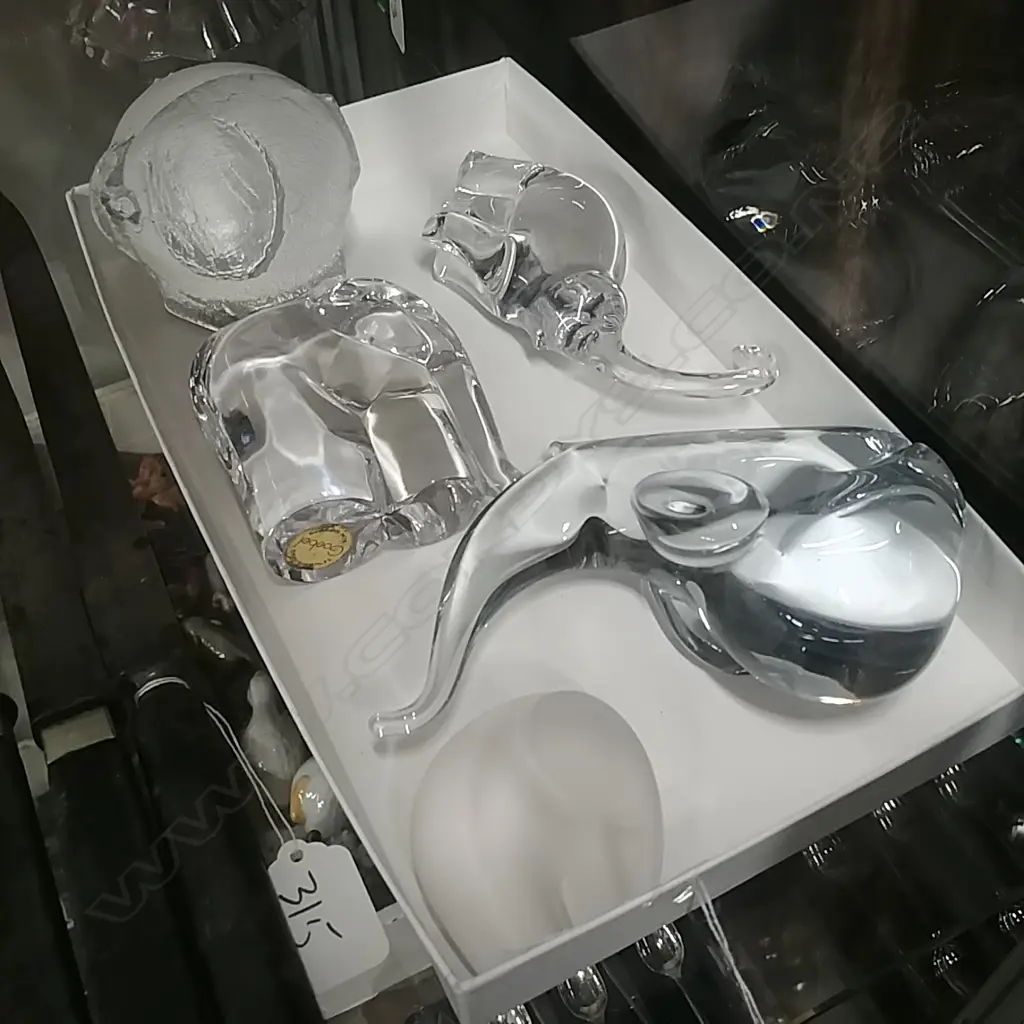 5 GLASS ELEPHANTS Image 1++