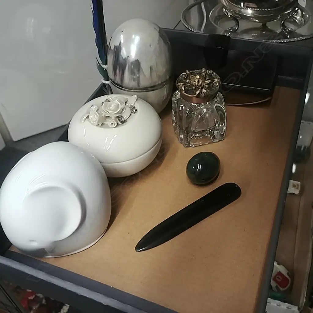 SMALL TRAY COLLECTABLES Image 1++