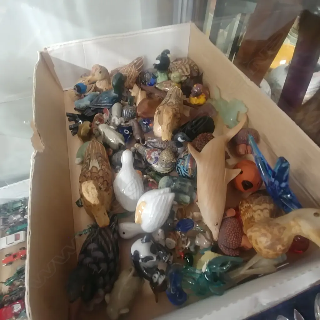 TRAY LOT MINIATURE ANIMALS, ETC. Image 1++