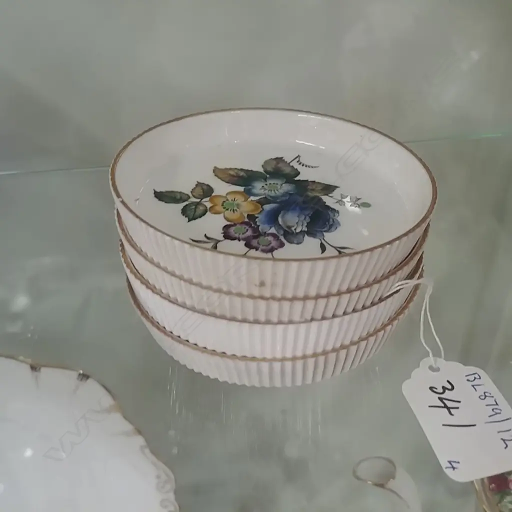 4 WORCESTER DISHES Image 1++