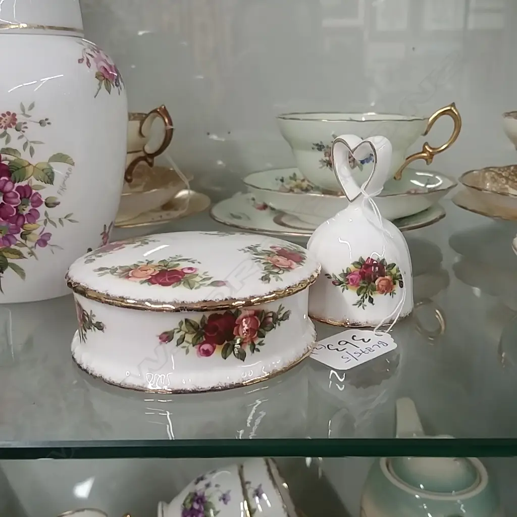 R.A.OCR LIDDED TRINKET BOX+ BELL Image 1++