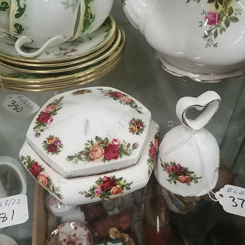 R.A.OCR LIDDED TRINKET BOX+ BELL Image 1++