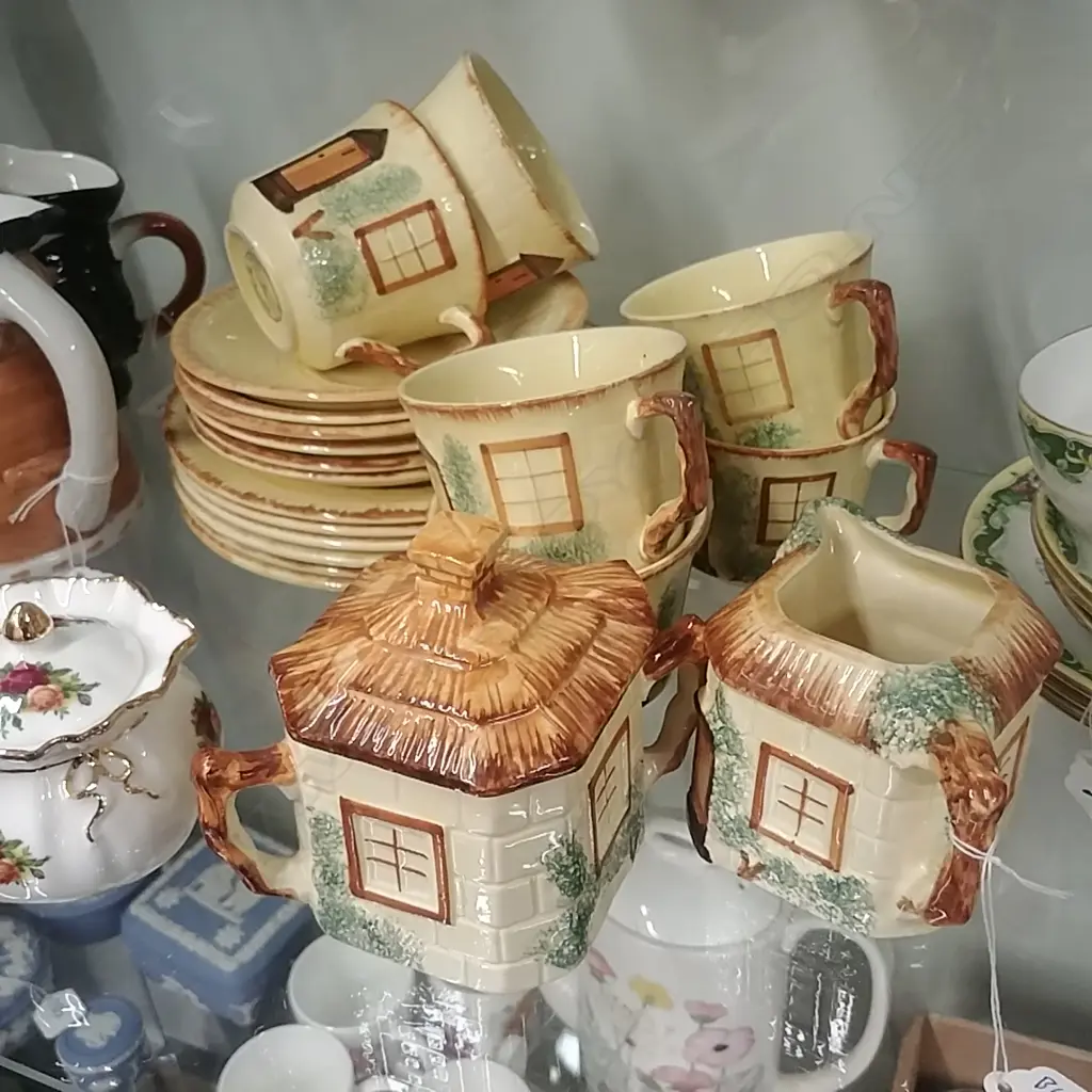 KEELE ST COTTAGE TEA SET Image 1++