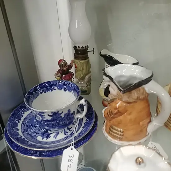 2 TOBY JUGS/LAMP+B+WHITE CHINA