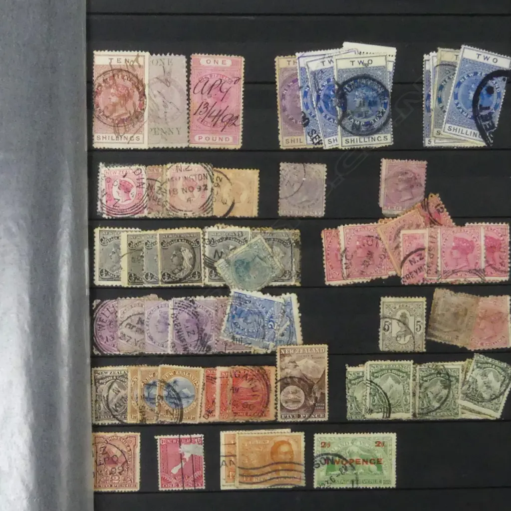 2 stamp albums Image 1++