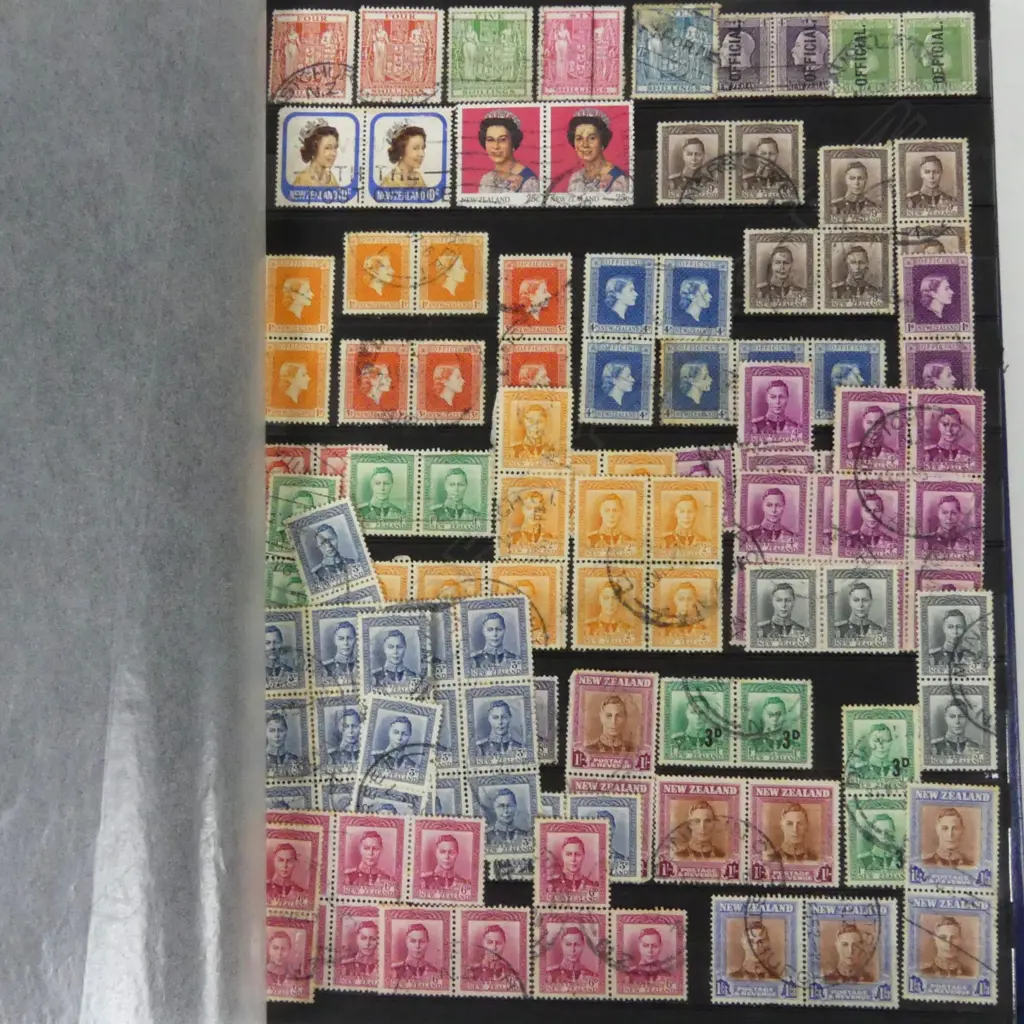 2 stamp albums Image 1++