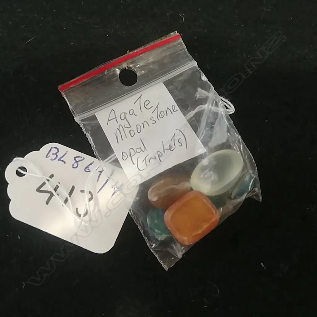 SMALL BAG UNSET MOONSTONES AGATE &OPAL Image 1++