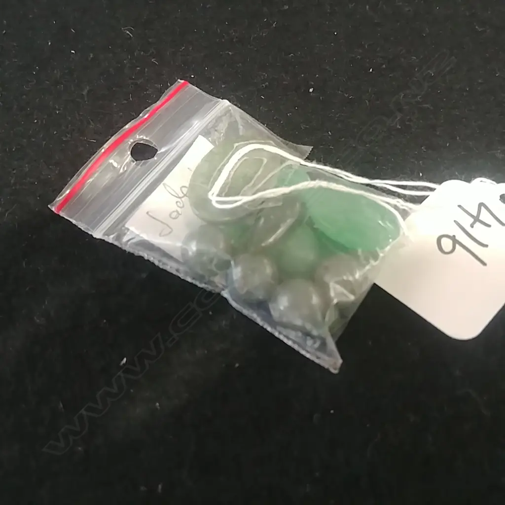 SMALL BAG UNSET JADE CABICHONS & BEADS Image 1++