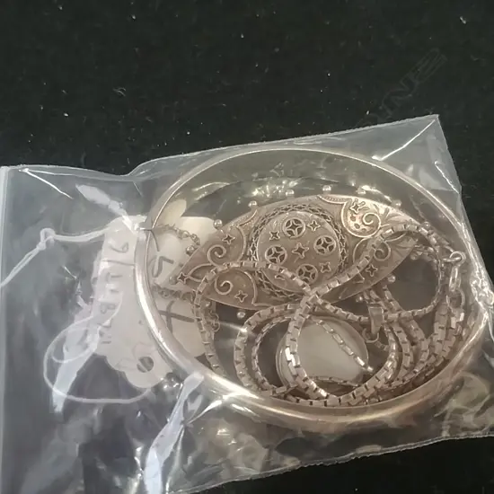 S/S BANGLE BROOCH & PENDANT ON CHAIN