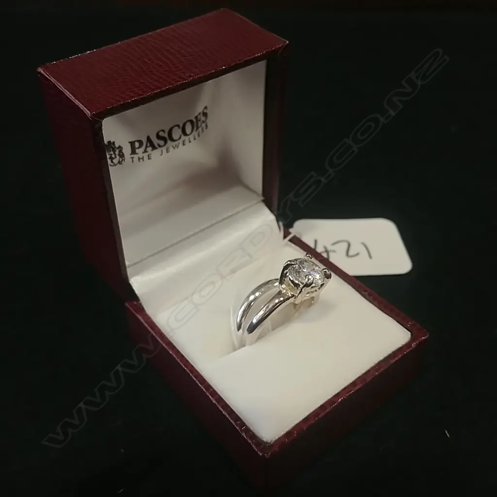 FAUX WHITE GOLD AND DIAMOND RING SET Image 1++