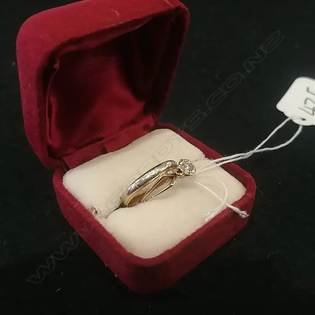 18CT GOLD WEDDER AND DIAMOND RING 3.80GM Image 1++