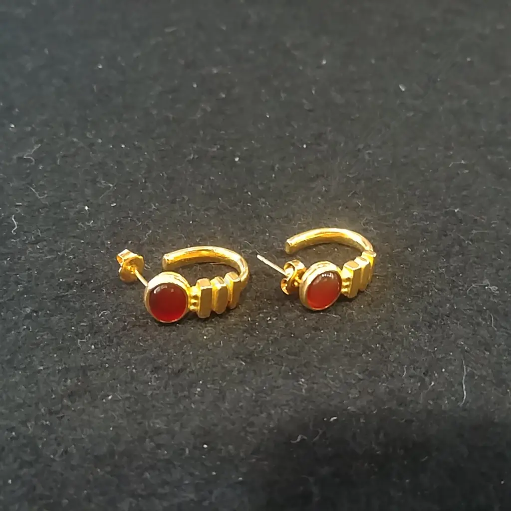 1 PR OF GOLD/P CARNELIAN  EARRINGS Image 1++