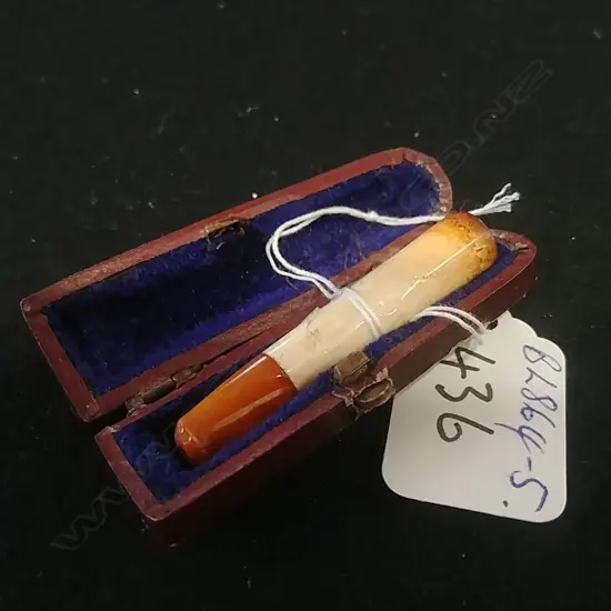 EARLY 20THC AMBER & MEERSCHAUM CIG. HOLDER