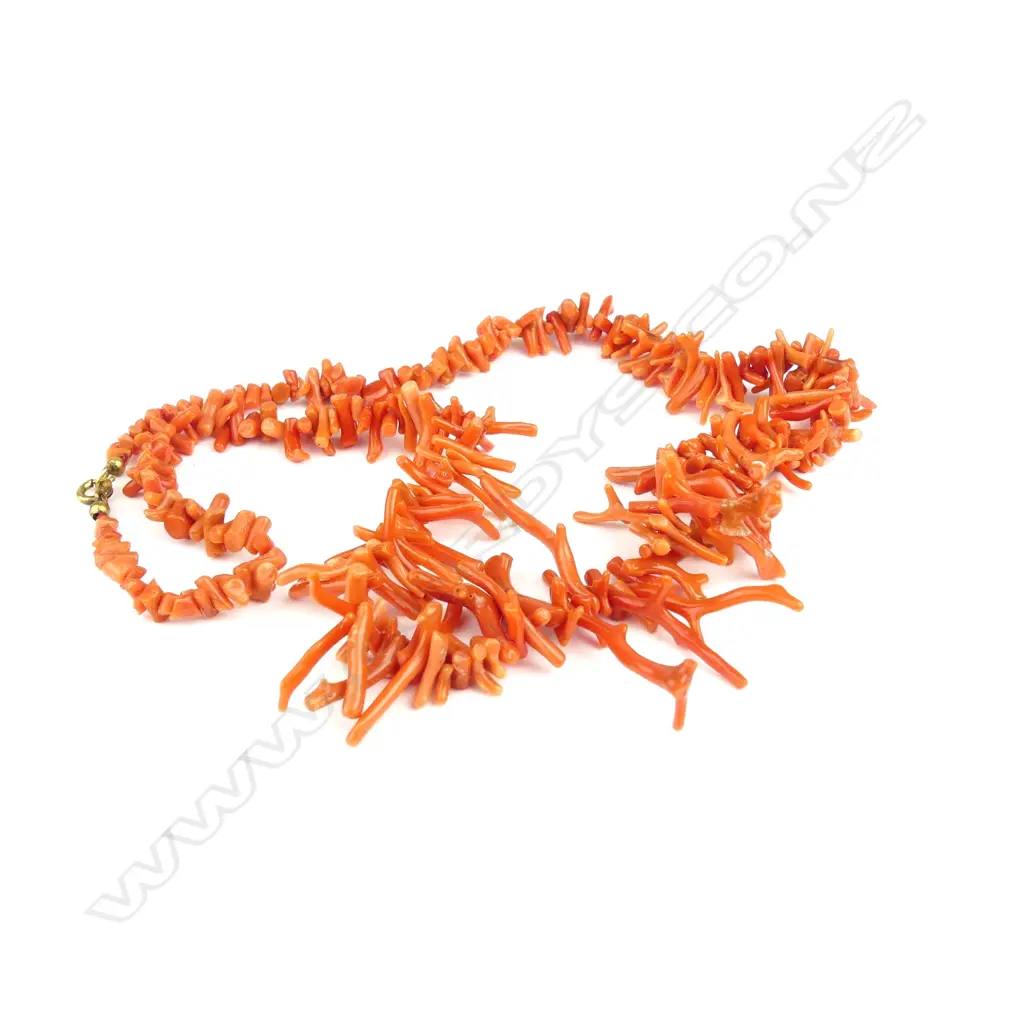 A vintage Mediterranean orange/red coral necklace Image 1++