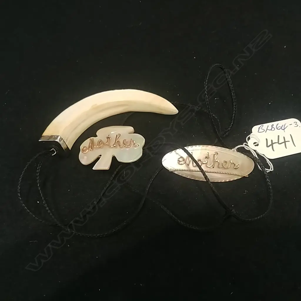 2 VINTAGE 'MOTHER' BROOCHES & TUSK PENDANT Image 1++
