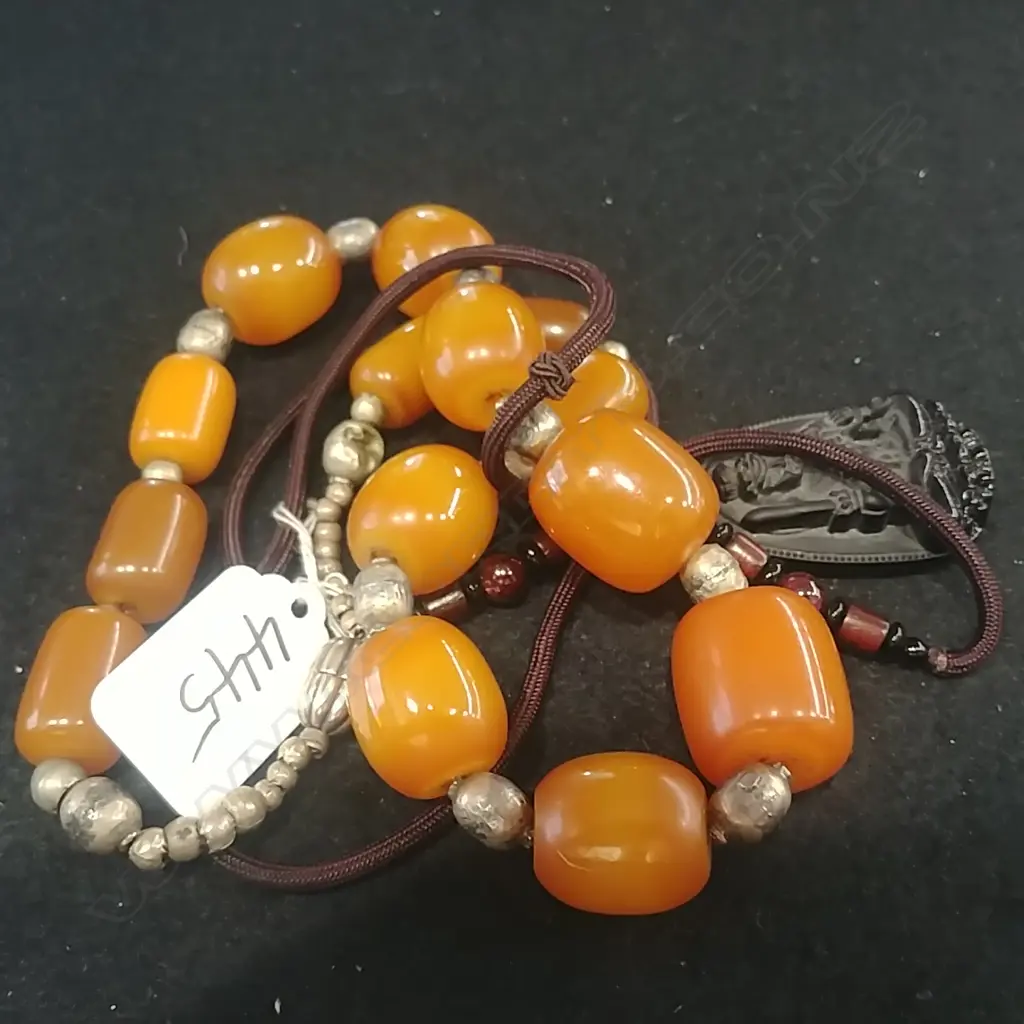 BAKELITE AMBER TYPE NECKLACE & BUDDHA PENDANT Image 1++