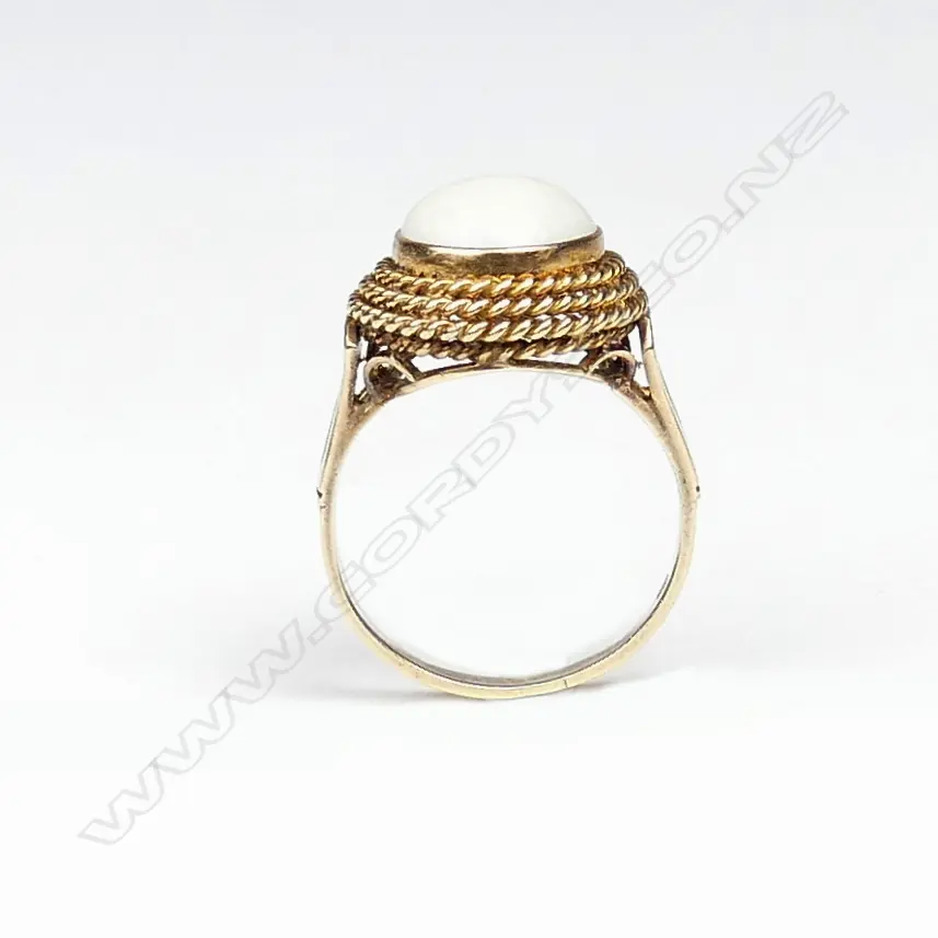 A retro 14ct. yellow gold and opal dress ring Image 1++