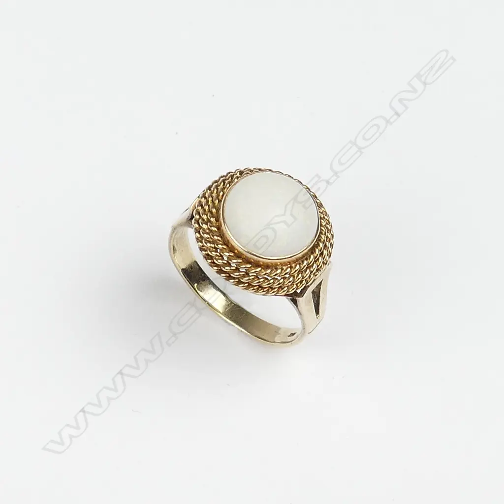 A retro 14ct. yellow gold and opal dress ring Image 1++