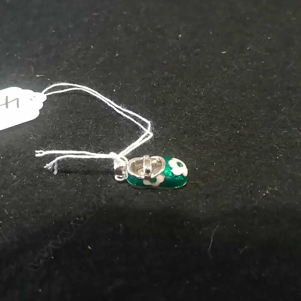 SILVER AND ENAMEL SHOE CHARM Image 1++